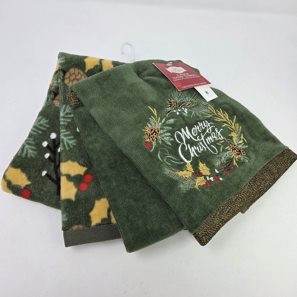 Holiday Time Set of 2 Christmas Wreath Decorative Fingertip Towels NWT - Picture 2 of 4
